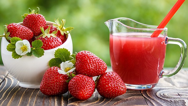 Benefits of eating strawberries and part of foods to eat during piles